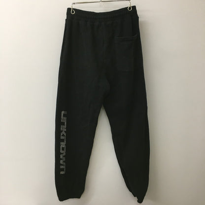 【中古品】【メンズ】 UNKNOWN LONDON アンノウン・ロンドン 22SS SIGNATURE RHINESTONE JOGGER シグネチャー ラインストーン ジョガー ボトムス スウェットパンツ 153-250628-kk-22-tei サイズ：M カラー：ブラック 万代Net店