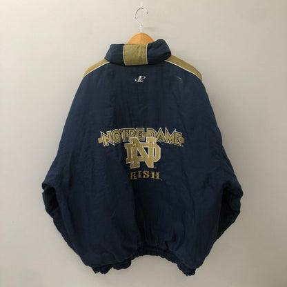 【中古品】【メンズ】 LOGO ATHLETIC ロゴアスレチック NOTRE DAME UNIVERSITY NYLON BLOUSON ノートルダム大学 ナイロンブルゾン アウター ジャケット 148-250629-kk-17-tei サイズ：XL カラー：ネイビー 万代Net店