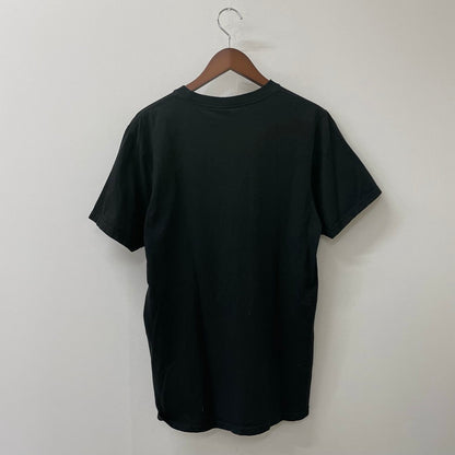 【中古美品】【メンズ】 STUSSY ステューシー × OUR LEGACY アワーレガシー 別注 コラボ 24AW COLLEGIATE PIGMENT DYED TEE 24F3903958 カレッジエイト ピグメントダイ Tシャツ 半袖 トップス 145-250701-kk-05-fuz サイズ：S カラー：ブラック 万代Net店