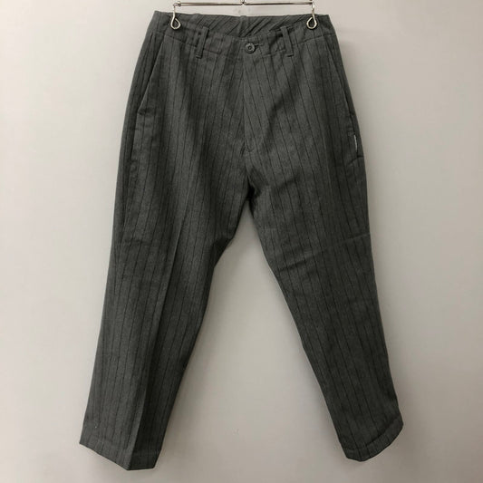 【中古品】【メンズ】 SEQUEL シークエル 22AW LOGO PRINT STRIPED LONG PANTS SQ-22AW-PT-04 ロゴ プリント ストライプ ロング パンツ ボトムス 153-250709-yo-20-tei サイズ：S カラー：グレー 万代Net店