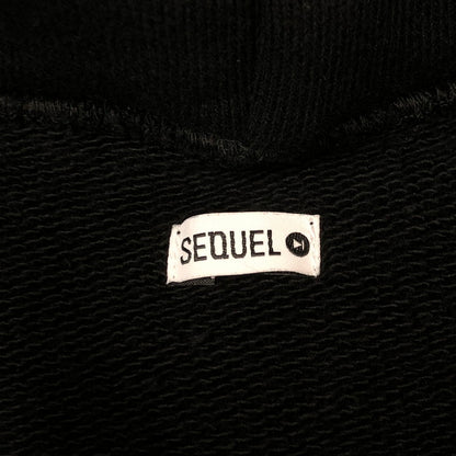 【中古品】【メンズ】 SEQUEL シークエル 23AW LOGO PULLOVER HOODIE SQ-23AW-HD-02 刺繍 ロゴ プルオーバーフーディ トップス 長袖 パーカー 142-250709-yo-13-fuzh サイズ：M カラー：ブラック 万代Net店