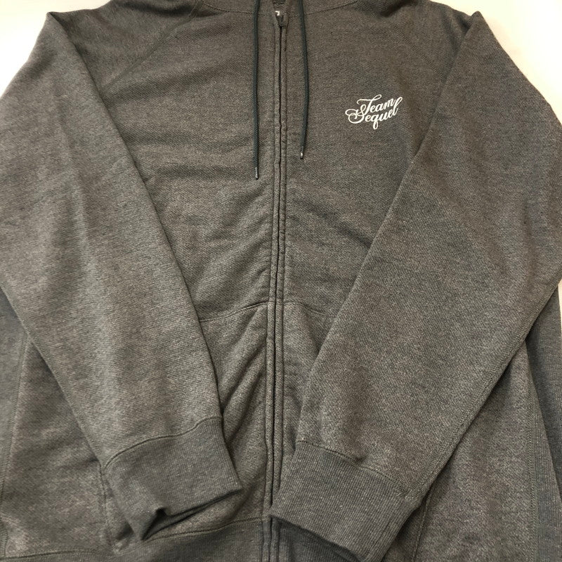 【中古品】【メンズ】 SEQUEL シークエル 24SS ZIP LOGO HOODIE SQ-24SS-HD-03 ジップ ロゴ フーディー トップス 長袖 パーカー 142-250709-yo-12-fuzh サイズ：L カラー：グレー 万代Net店