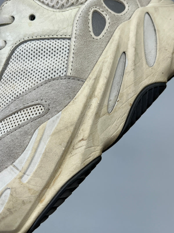 【中古品】【メンズ】 ADIDAS アディダス EG7596 YEEZY BOOST 700 イージー ブースト 靴 シューズ ローカットスニーカー 161-260924-AS-33-hon サイズ：27cm US9 カラー：グレージュ 万代Net店