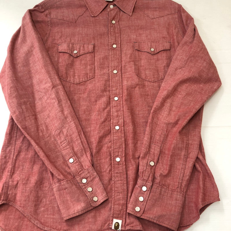 【中古品】【メンズ】 A BATHING APE アベイシングエイプ BACK LOGO WESTERN SHIRT バック ロゴ ウエスタン シャツ 長袖 トップス 142-250721-yo-07-tei サイズ：L カラー：レッド 万代Net店