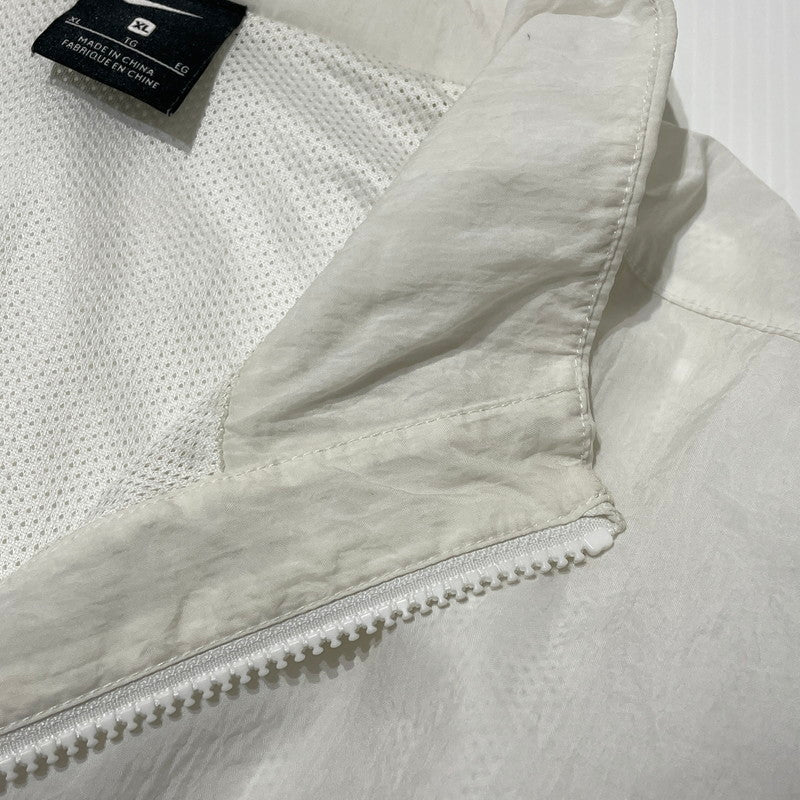【中古品】【メンズ】 NIKE ナイキ FLIGHT NYLON JACKET BV9315-011 フライト ナイロン ジャケット ライトアウター 148-260826-yo-14-teih サイズ：XL カラー：ホワイト/ブラック/レッド 万代Net店