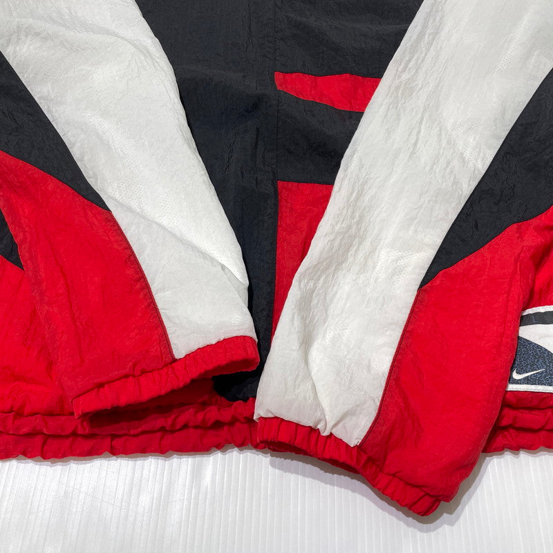 【中古品】【メンズ】 NIKE ナイキ FLIGHT NYLON JACKET BV9315-011 フライト ナイロン ジャケット ライトアウター 148-260826-yo-14-teih サイズ：XL カラー：ホワイト/ブラック/レッド 万代Net店
