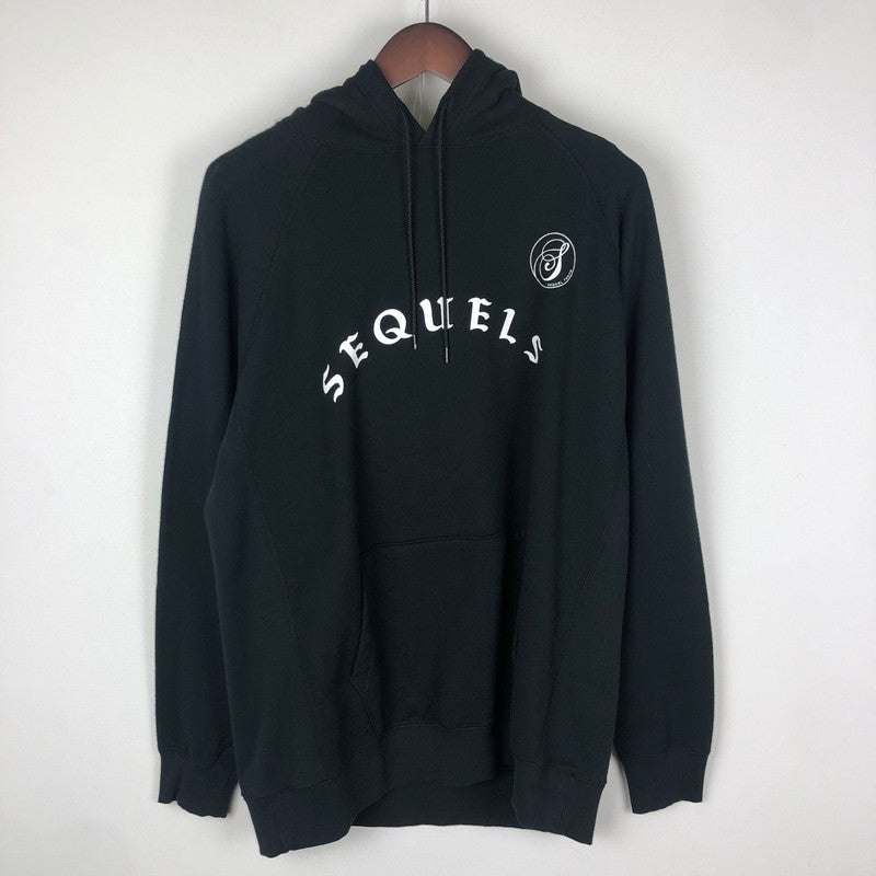 【中古品】【メンズ】 SEQUEL シークエル 24SS LOGO PULLOVER HOODIE SQ-24SS-HD-02 ロゴ プルオーバー フーディ 長袖 トップス パーカー 142-251022-yo-04-fuzh サイズ：S カラー：ブラック 万代Net店