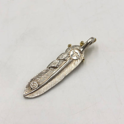 【中古品】【メンズ】 TADY＆KING タディアンドキング SVフェザー爪K18 Mサイズ tkgh-074m 右向き アクセサリー ペンダントトップ ネイティブジュエリー 191-250817-kk-06-tei カラー：シルバー 万代Net店