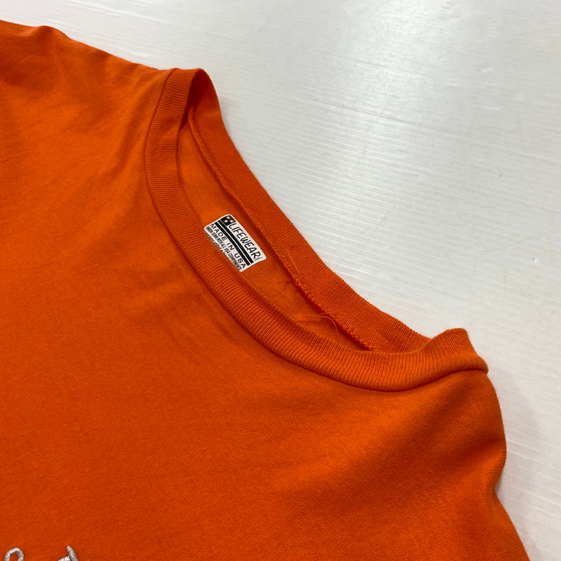 【中古品】【メンズ】 LIFEWEAR ライフウェア THE SHOEGAZER LOGO TEE シューゲイザー 刺しゅう ロゴ Tシャツ 長袖 トップス 145-260806-yo-05-tei サイズ：XL カラー：オレンジ 万代Net店