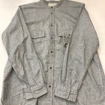 【中古品】【メンズ】 and wander アンドワンダー DRY OXFORD COLLARLESS SHIRT ドライ オックス カラーレス シャツ 長袖 トップス 144-250829-KS-06-tei サイズ：表記無し カラー：グレー 万代Net店