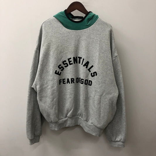 【中古品】【メンズ】 FEAR OF GOD ESSENTIALS フィアーオブゴッド エッセンシャルズ NYLON FLEECE HOODIE 202SP244316F ナイロン フリース フーディ トップス プルオーバーパーカー 142-250914-ts-16-tei サイズ：XS カラー：グレー 万代Net店
