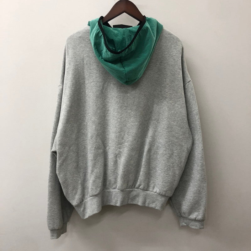 【中古品】【メンズ】 FEAR OF GOD ESSENTIALS フィアーオブゴッド エッセンシャルズ NYLON FLEECE HOODIE 202SP244316F ナイロン フリース フーディ トップス プルオーバーパーカー 142-250914-ts-16-tei サイズ：XS カラー：グレー 万代Net店