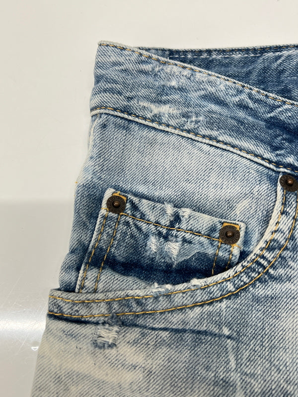 【現状渡し品】【メンズ】 DSQUARED2 ディースクエアード PAINT CRASH DENIM SHORT PANTS ペイント クラッシュ デニムショートパンツ ボトムス ジーンズ ショーツ 152-260830-kk-11-hon サイズ：42 カラー：ライトインディゴ 万代Net店