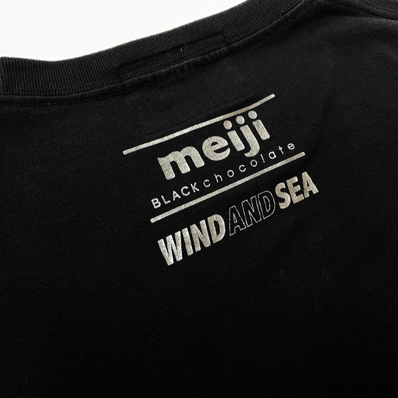 【中古品】【メンズ】 WIND AND SEA ウィンダンシー × MEIJI 明治 別注コラボ LOGO PRINT L/S TEE ロゴプリント ロングスリーブTシャツ 長袖トップス 142-260826-ss-06-teih サイズ：不明　※表記タグ欠損 カラー：ブラック 万代Net店