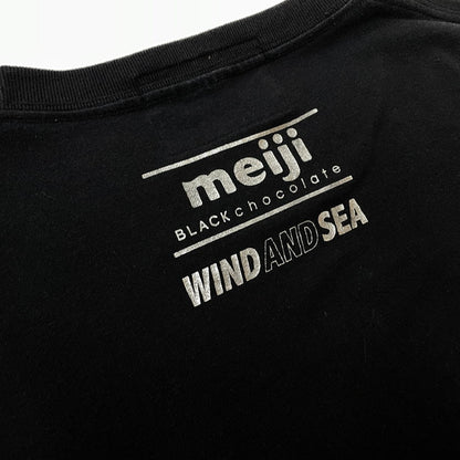 【中古品】【メンズ】 WIND AND SEA ウィンダンシー × MEIJI 明治 別注コラボ LOGO PRINT L/S TEE ロゴプリント ロングスリーブTシャツ 長袖トップス 142-260826-ss-06-teih サイズ：不明　※表記タグ欠損 カラー：ブラック 万代Net店