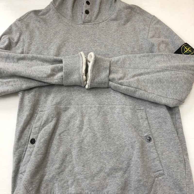 【中古品】【メンズ】 STONE ISLAND ストーンアイランド LOGO PATCH HOODIE 791561720 ロゴ パッチ付き フーディー トップス プルオーバーパーカー 141-250920-ts-13-fuz サイズ：M カラー：グレー 万代Net店