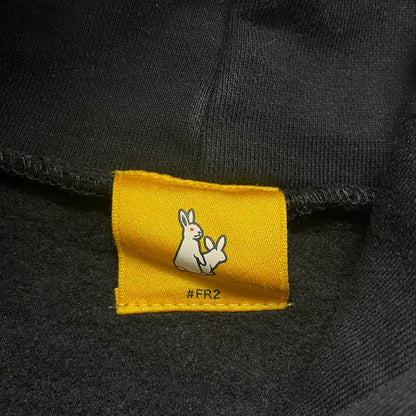 【中古品】【メンズ】 FR2 エフアールツー EMBROIDERY LOGO HOODIE 刺繍 ロゴフーディー 長袖 トップス プルオーバー パーカー 142-250922-yo-04-fuz サイズ：M カラー：ブラック 万代Net店