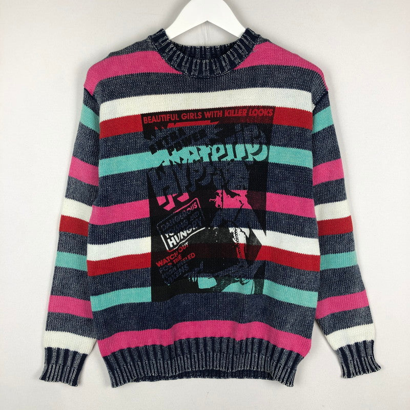 【中古品】【メンズ/レディース】 HYSTERIC GLAMOUR ヒステリックグラマー × ORIGINAL BLUES オリジナルブルース 別注 コラボ YOUNG AND HUNGRY KNIT PULLOVER 02183NS01 ヤング アンド ハングリー ニット プルオーバー 長袖 トップス 140-251002-ks-02-tei サイズ：S カラー：マルチカラー 万代Net店