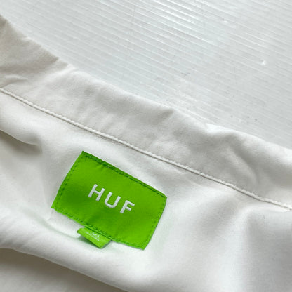 【中古品】【メンズ】 HUF ハフ SEDUCTIVE RESORT TOP セダクティブ リソート トップ 半袖 トップス 142-260801-sa-20-tei サイズ：XL カラー：ホワイト 万代Net店