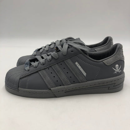 【中古美品】【メンズ】 adidas アディダス × NEIGHBORHOOD ネイバーフッド 別注 コラボ SSTR E 2024 IE6115 スーパースター2024 スニーカー 靴 161-251217-ks-13-tei カラー：グレー/フットウェアホワイト 万代Net店