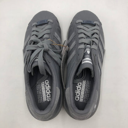 【中古美品】【メンズ】 adidas アディダス × NEIGHBORHOOD ネイバーフッド 別注 コラボ SSTR E 2024 IE6115 スーパースター2024 スニーカー 靴 161-251217-ks-13-tei カラー：グレー/フットウェアホワイト 万代Net店