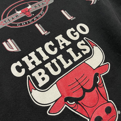 【中古品】【メンズ】 SALEM SPORTSWEAR サレム スポーツウェア CHICAGO BULLS SWEAT シカゴ ブルズ スウェット 長袖 トレーナー 145-251229-yo-04-fuzh サイズ：L カラー：ブラック 万代Net店