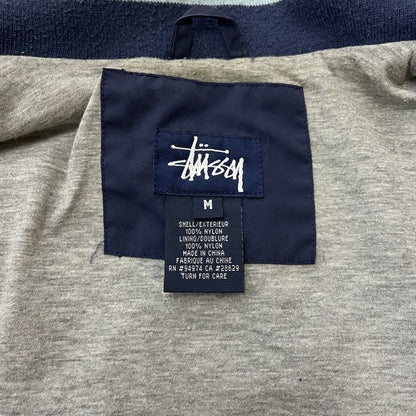 【現状渡し品】【メンズ】 STUSSY ステューシー NYLON JACKET ナイロンジャケット ライトアウター フルジップ 紺タグ 142-251217-ts-02-tei サイズ：M カラー：ネイビー 万代Net店