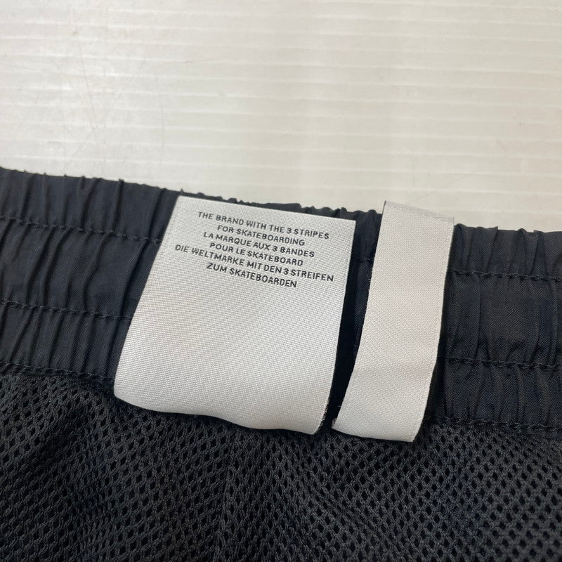【中古品】【メンズ】 adidas アディダス × FUCKING AWSOME ファッキング オーサム 別注 コラボ ALOXE TRACK PANTS JI9041 トラックパンツ ボトムス 153-251010-yo-09-tei サイズ：4XL カラー：Black/Granite 万代Net店