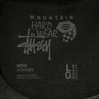 【中古品】【メンズ】 STUSSY ステューシー × MOUNTAIN HARDWEAR マウンテンハードウェア 別注 コラボ L/S TEE ロングスリーブ Tシャツ 長袖 トップス 142-251031-yo-07-tei サイズ：L カラー：Stealth Grey 万代Net店