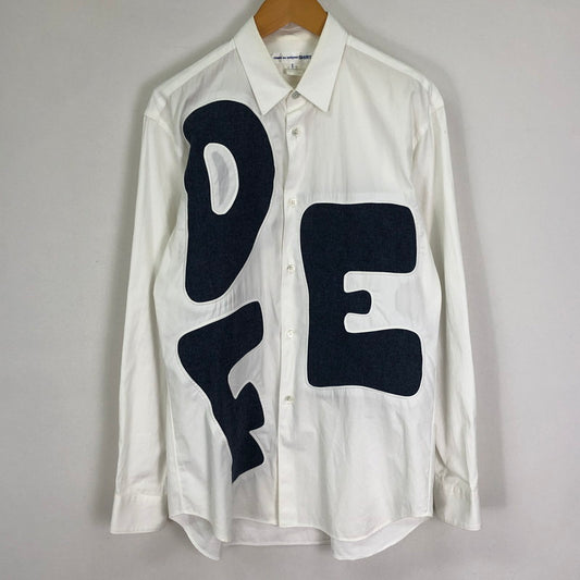 【中古品】【メンズ】 COMME des GARCONS コムデギャルソン COMME DES GARCONS LETTERING DETAIL SHIRT FJ-B020 レタリング ディテール シャツ 長袖 トップス 140-251126-ks-04-tei サイズ：S カラー：ホワイト 万代Net店