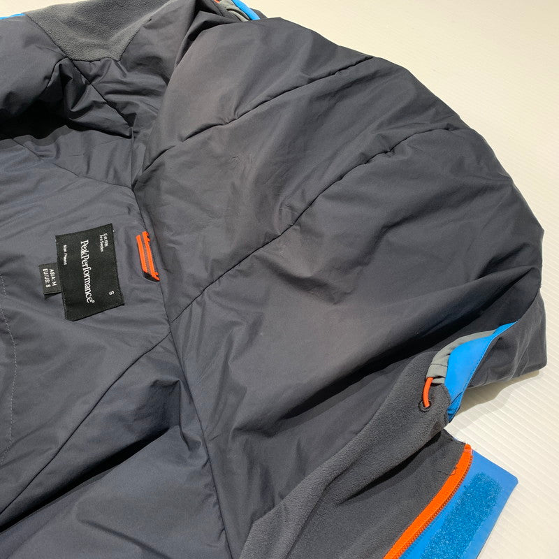 【中古品】【メンズ】 Peak Performance ピークパフォーマンス HELI CHILKAT JACKET G49089009 ヘリ チルカット ジャケット スノーボードジャケット アウター ウィンタースポーツ 120-260906-ko-02-teih サイズ：M カラー：ブルー系 万代Net店