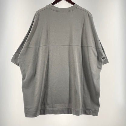 【中古品】【メンズ】 MARKA マーカ FOOTBALL TEE WIDE RECYCLE SUVIN ORGANIC COTTON M23A-12CS03B フットボール Ｔシャツ ワイド リサイクル スビン オーガニック コットン 半袖 トップス 140-260617-sa-05-tei サイズ：不明 カラー：グレー 万代Net店