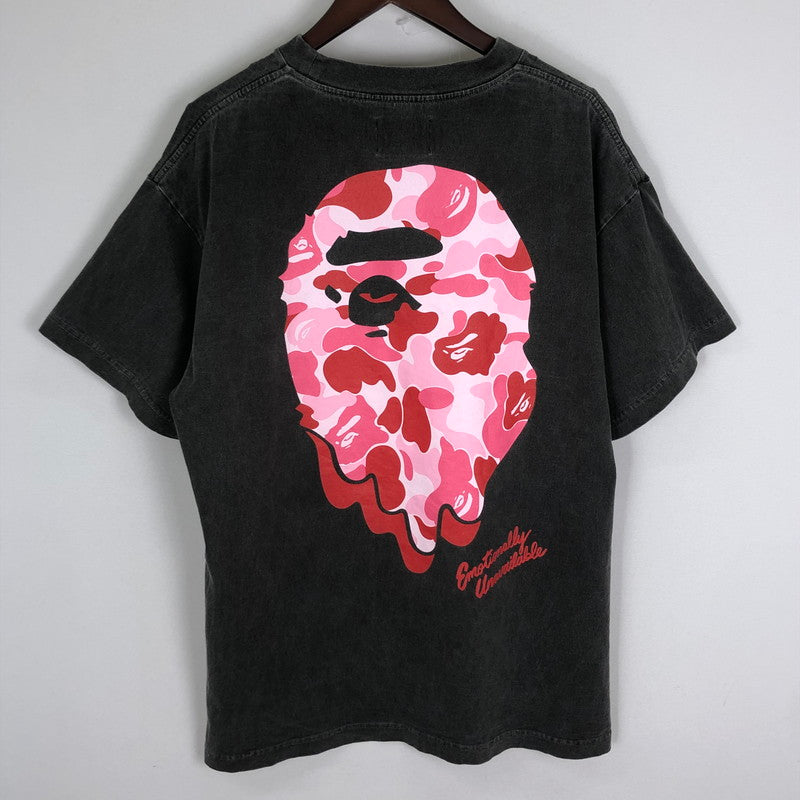 【中古品】【メンズ】 A BATHING APE アベイシングエイプ × EMOTIONALLY UNAVAILABLE エモーショナリー アンアベイラブル 別注 コラボ 25SS ABC CAMO TEE 1L23-110-924 ABC カモ Tシャツ 半袖 トップス ヴィンテージ加工 142-251124-yy-04-tei サイズ：L カラー：ブラック 万代Net店
