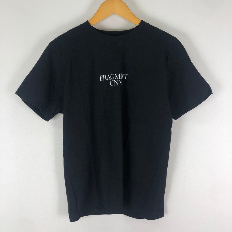 【中古品】【メンズ】 FRAGMANT UNIVERCTY フラグメント ユニバーシティ FRGMT UNV LOGO S/S TEE フラグメント ユニバーシティ ロゴ ショートスリーブ Tシャツ 半袖 トップス 142-251130-yy-07-tei サイズ：S カラー：ブラック 万代Net店