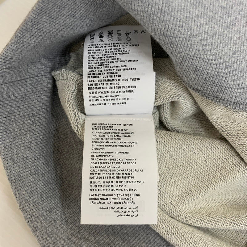 【中古品】【メンズ】 PRADA プラダ 23SS TRIANGLE PLATE CREW NECK SWEAT 134668 S231 ライアングルプレート クルーネック スウェット トップス トレーナー 141-251201-ts-16-tei サイズ：XS カラー：グレー 万代Net店