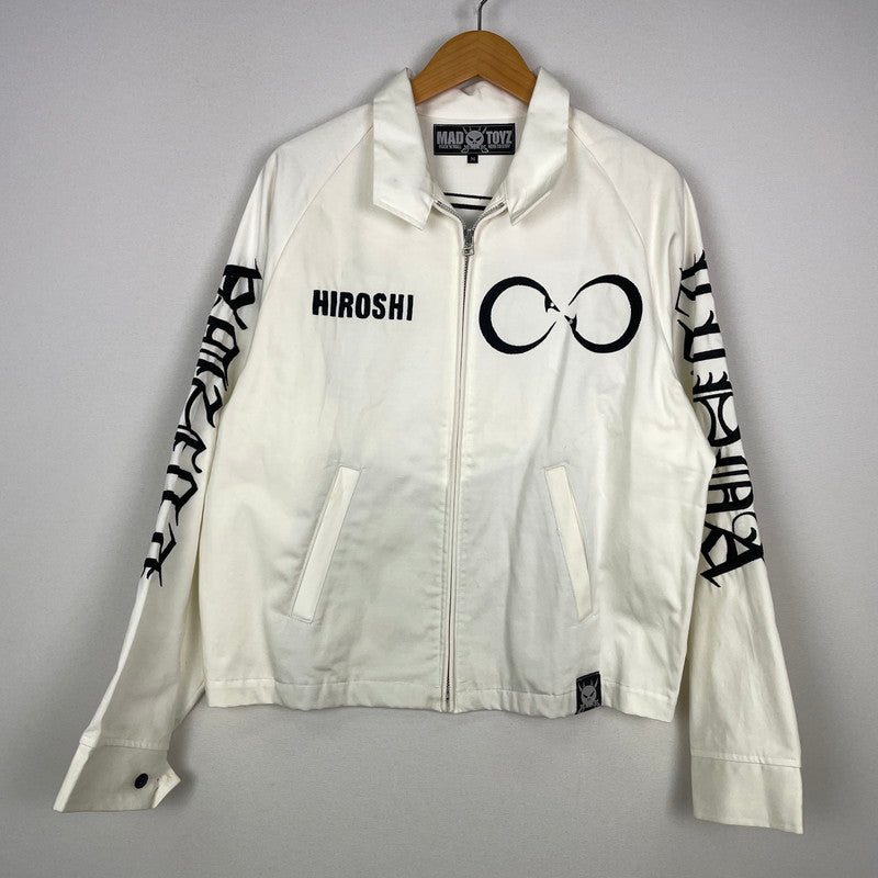 【中古品】【メンズ】 MADTOYZ マッドトイズ × 荒くれKNIGHT 別注 コラボ LOGO PRINT COTTON JACKET ロゴ プリント コットンジャケット ライトアウター "輪蛇" 147-260818-kk-06-hon サイズ：M カラー：ホワイト 万代Net店