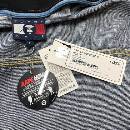【中古品】【メンズ】 AAPE BY A BATHING APE エーエイプバイアベイシングエイプ × TOMMY JEANS トミージーンズ 別注 コラボ DENIM JACKET デニムジャケット アウター Gジャン 142-251203-ts-04-tei サイズ：S カラー：インディゴ 万代Net店