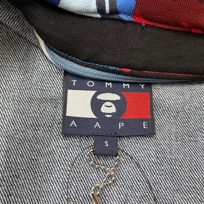 【中古品】【メンズ】 AAPE BY A BATHING APE エーエイプバイアベイシングエイプ × TOMMY JEANS トミージーンズ 別注 コラボ DENIM JACKET デニムジャケット アウター Gジャン 142-251203-ts-04-tei サイズ：S カラー：インディゴ 万代Net店
