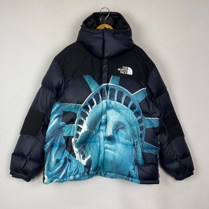 【中古品】【メンズ】 Supreme シュプリーム × THE NORTH FACE ザ・ノースフェイス 別注 コラボ STATUE OF LIBERTY BALTORO JACKET ND91901I スタチュー オブ リバティ バルトロ ジャケット アウター ダウンジャケット 149-251207-ts-03-tei サイズ：L カラー：ブラック 万代Net店