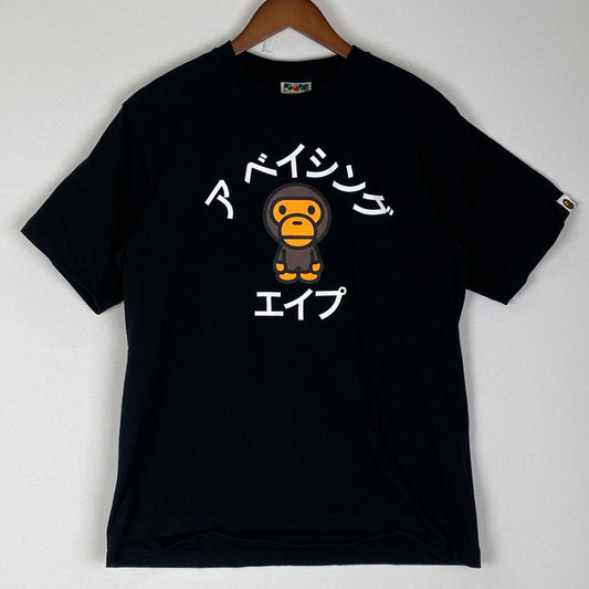 【中古品】【メンズ】 A BATHING APE アベイシングエイプ BABY MILO COLLEGE TEE 2L22-110-007 ベイビーマイロ カレッジ Tシャツ 半袖 トップス 142-251208-yy-02-tei サイズ：M カラー：ブラック 万代Net店