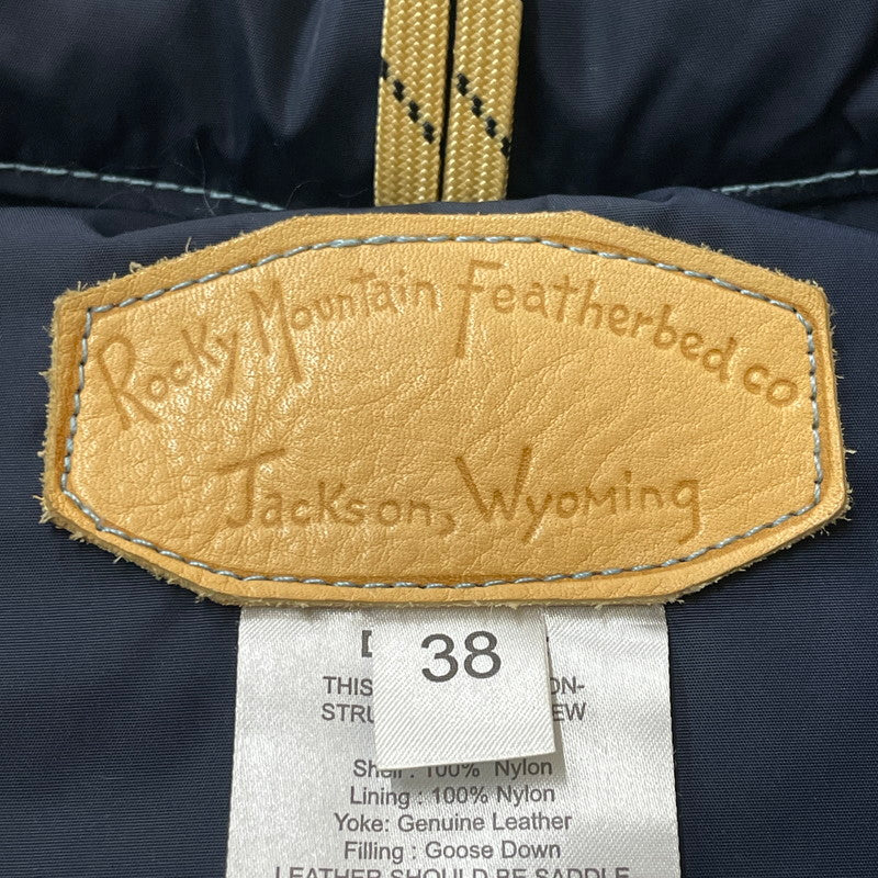 【中古品】【メンズ】 Rocky Mountain FeatherBed ロッキーマウンテンフェザーベッド LEATHER-PANEL DOWN VEST 450-452-01 レザーパネル ダウンベスト ライトアウター 144-251211-yy-15-tei サイズ：38 カラー：ブルー 万代Net店