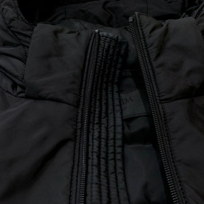 【中古品】【メンズ】 PRADA プラダ RE NYLON 三角ロゴ トライアングルプレート パファージャケット SGN955 S191 1WQ9 2022 メンズ ダウンジャケット 141-251214-ts-05-tei サイズ：48 カラー：ブラック 万代Net店