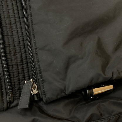 【中古品】【メンズ】 PRADA プラダ RE NYLON 三角ロゴ トライアングルプレート パファージャケット SGN955 S191 1WQ9 2022 メンズ ダウンジャケット 141-251214-ts-05-tei サイズ：48 カラー：ブラック 万代Net店