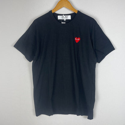 【中古品】【メンズ/レディース】 PLAY COMME des GARCONS プレイコムデギャルソン RED EMBLEM HEART S/S TEE AX-T108 レッド エンブレム ハート ショートスリーブ Tシャツ トップス 半袖 140-251220-ts-01-tei サイズ：XL カラー：ブラック 万代Net店