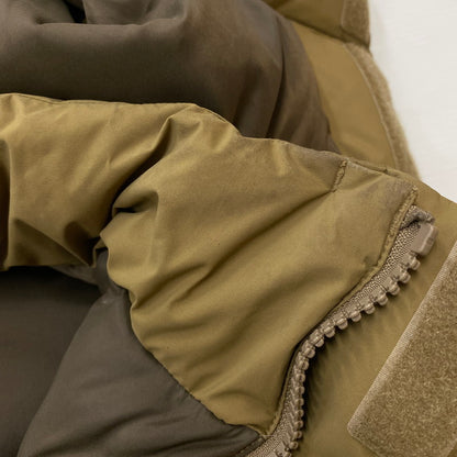 【現状渡し品】【メンズ】 DAIWA PIER39 ダイワ ピアサーティナイン GORE-TEX INFINIUM EXPEDITION DOWN JACKET BW-1502W ゴアテックス インフィニウム エクスペディション ダウンジャケット アウター 144-251224-yy-05-tei サイズ：L カラー：ベージュ 万代Net店