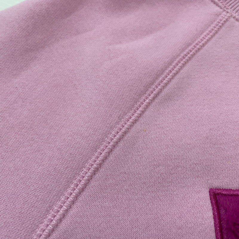 【現状渡し品】【レディース】 UGG アグ MADELINE FUZZY LOGO CREWNECK 1123718 マデリン ファジーロゴ クルーネック トップス トレーナー 168-260107-ks-06-tei サイズ：S カラー：ピンク 万代Net店