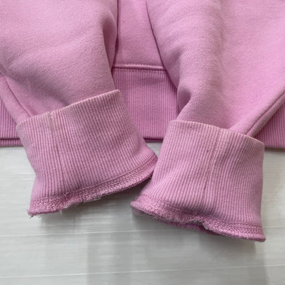 【現状渡し品】【レディース】 UGG アグ MADELINE FUZZY LOGO CREWNECK 1123718 マデリン ファジーロゴ クルーネック トップス トレーナー 168-260107-ks-06-tei サイズ：S カラー：ピンク 万代Net店