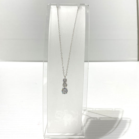 【中古品】【レディース】 UNKNOWN MOISSANITE STONE SILVER NECKLACE モアサナイト 3連ストーン シルバーネックレス アクセサリー 192-260221-yo-16-tei カラー：シルバー 万代Net店