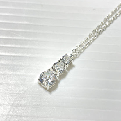 【中古品】【レディース】 UNKNOWN MOISSANITE STONE SILVER NECKLACE モアサナイト 3連ストーン シルバーネックレス アクセサリー 192-260221-yo-16-tei カラー：シルバー 万代Net店