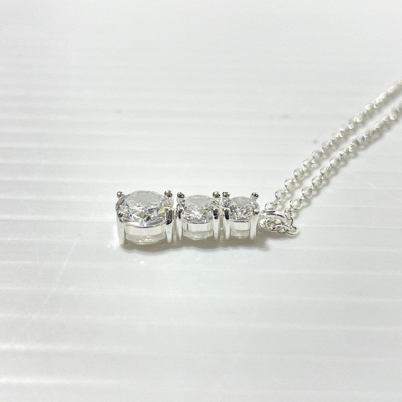 【中古品】【レディース】 UNKNOWN MOISSANITE STONE SILVER NECKLACE モアサナイト 3連ストーン シルバーネックレス アクセサリー 192-260221-yo-16-tei カラー：シルバー 万代Net店